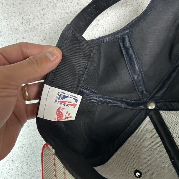 Vintage, Chicago Bulls, 1993 Three-Peat Championship, Snap Back Hat - Picture 4 of 5